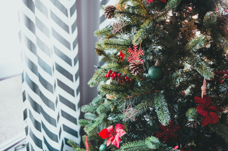 Why Unlit Artificial Christmas Trees Are the Best Choice