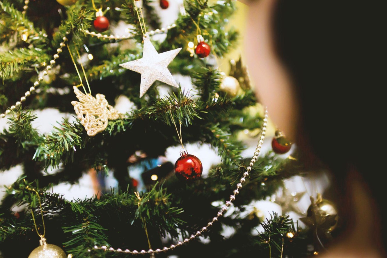 Perfect Christmas Ornaments & Tree Size Tips